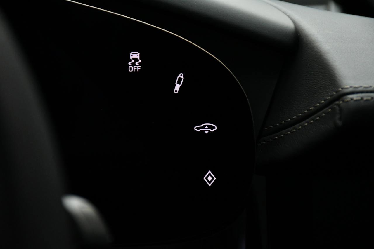 Used 2025 Porsche Taycan Turbo image 32