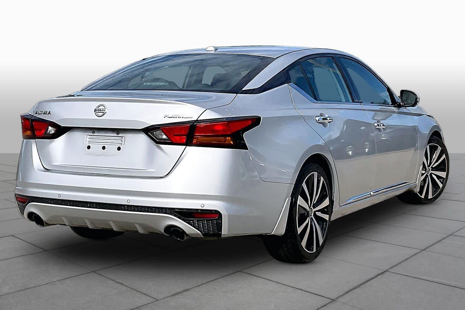 Used 2019 Nissan Altima 2.5 Platinum FWD image 12
