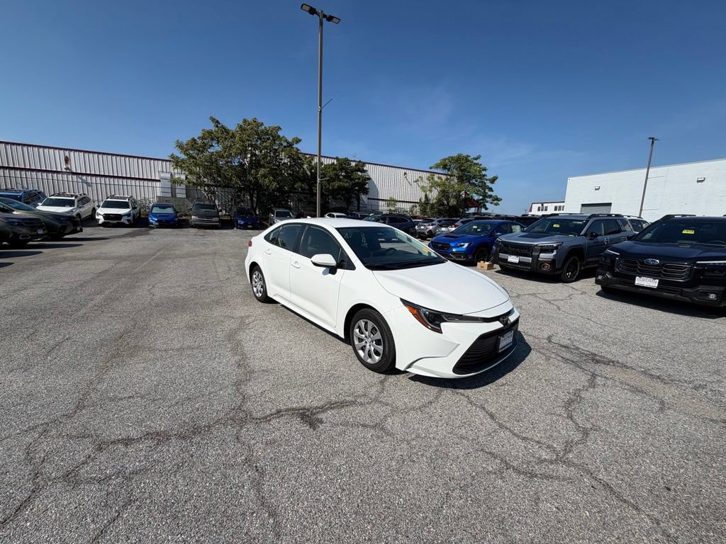 Used 2024 Toyota Corolla LE FWD image 1