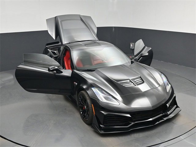 Used 2015 Chevrolet Corvette Z06 w/ 2LZ Preferred Equipment Group image 57