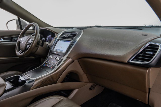 Used 2016 Lincoln MKX Reserve w/ Technology Package FWD image 10