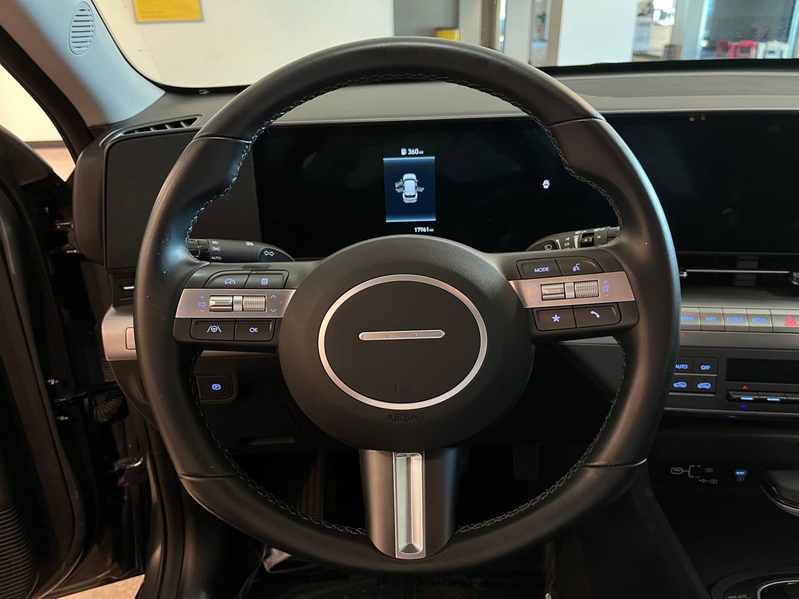 Used 2025 Hyundai Kona SEL image 28