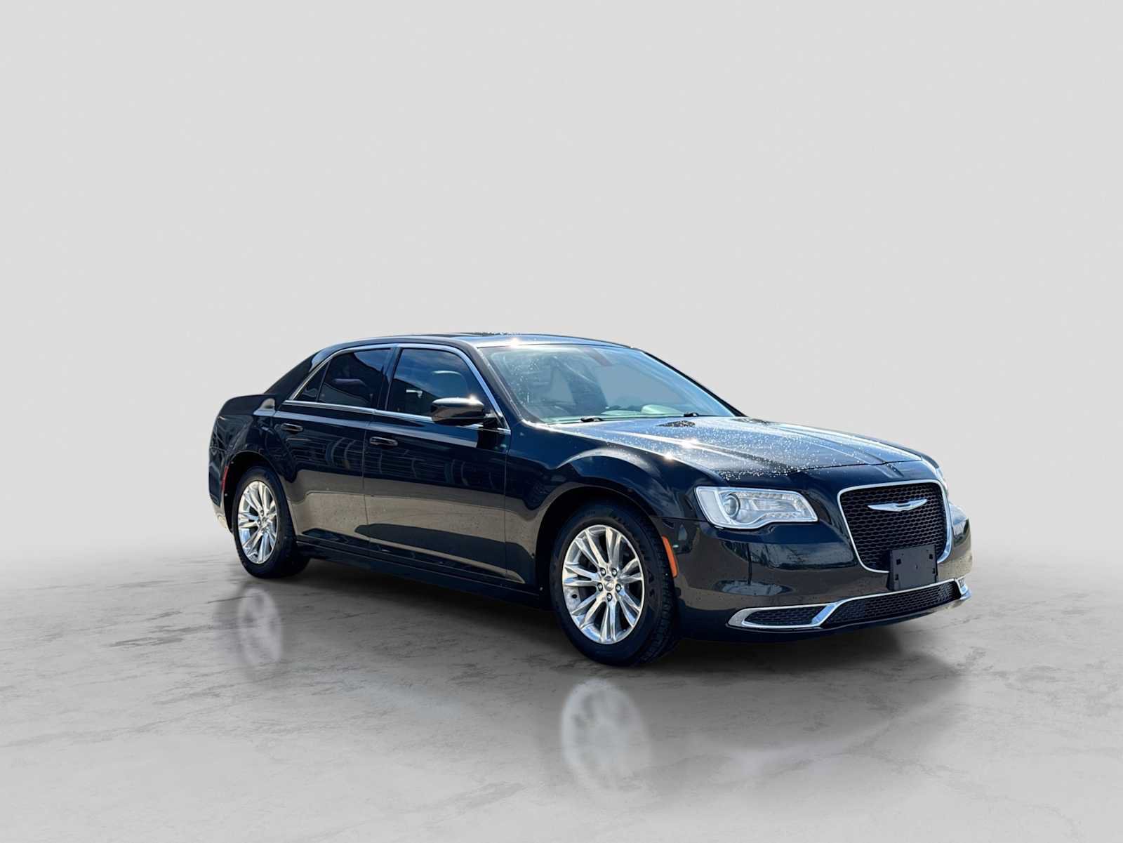 Used 2017 Chrysler 300 Limited RWD image 8