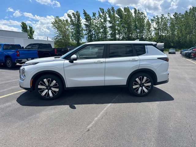 Used 2025 Mitsubishi Outlander SE AWD/4WD image 7
