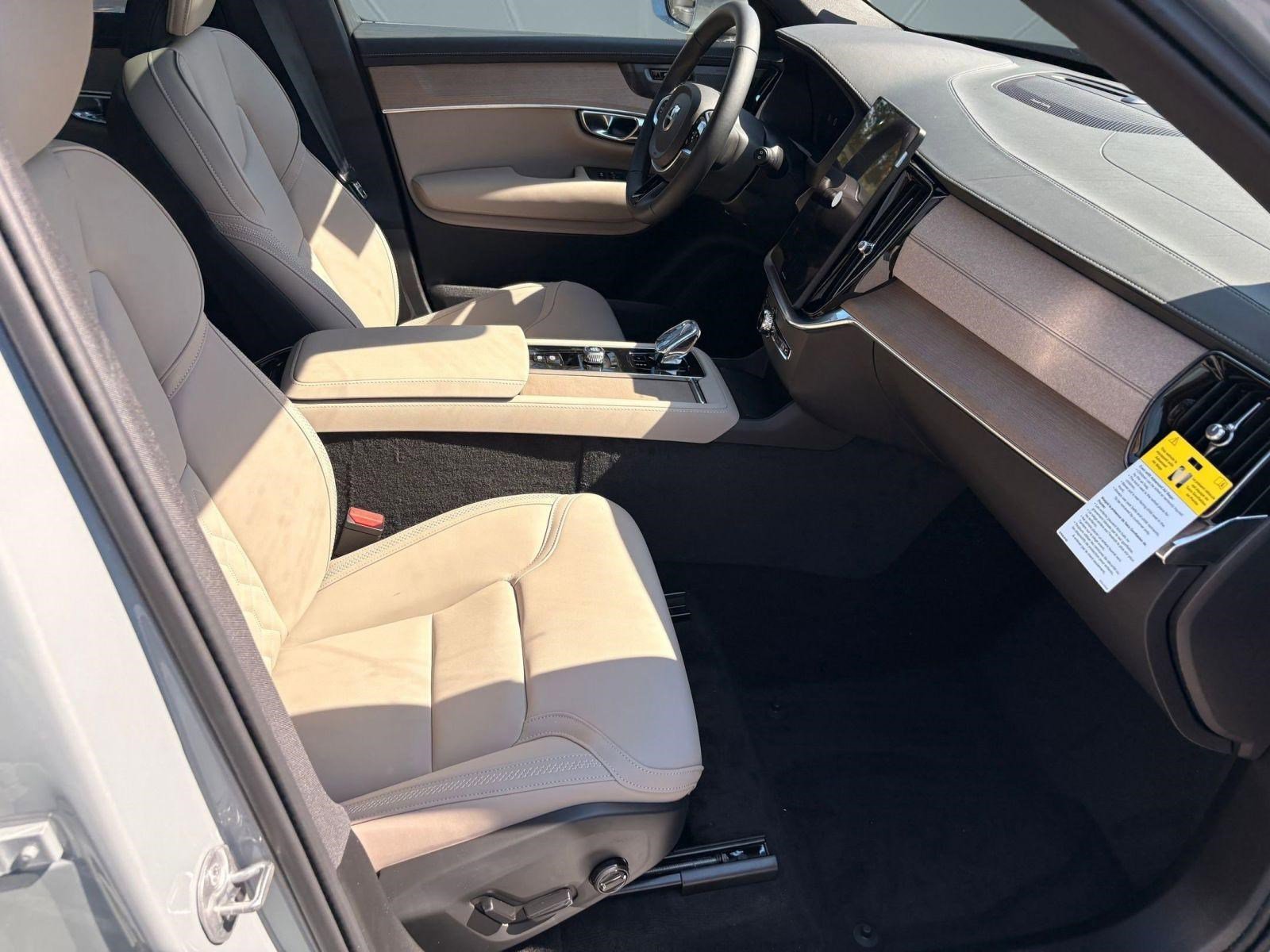 New 2026 Volvo XC90 B6 Plus w/ Protection Package image 25