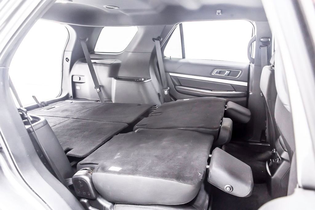 Used 2018 Ford Explorer XLT image 37