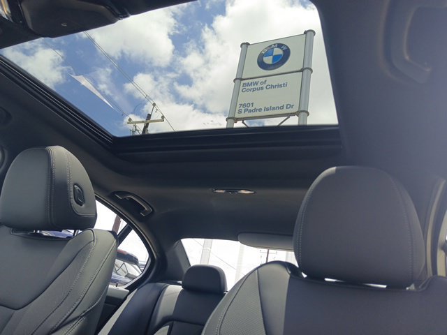 New 2026 BMW 330i Sedan w/ M Sport Package RWD image 24