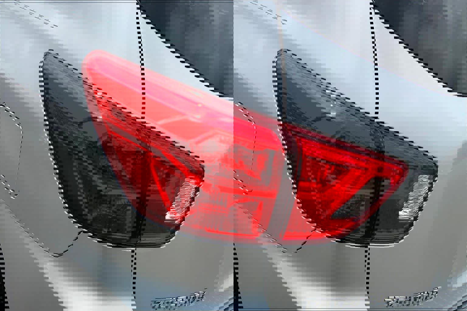 Used 2020 Nissan Pathfinder S image 26