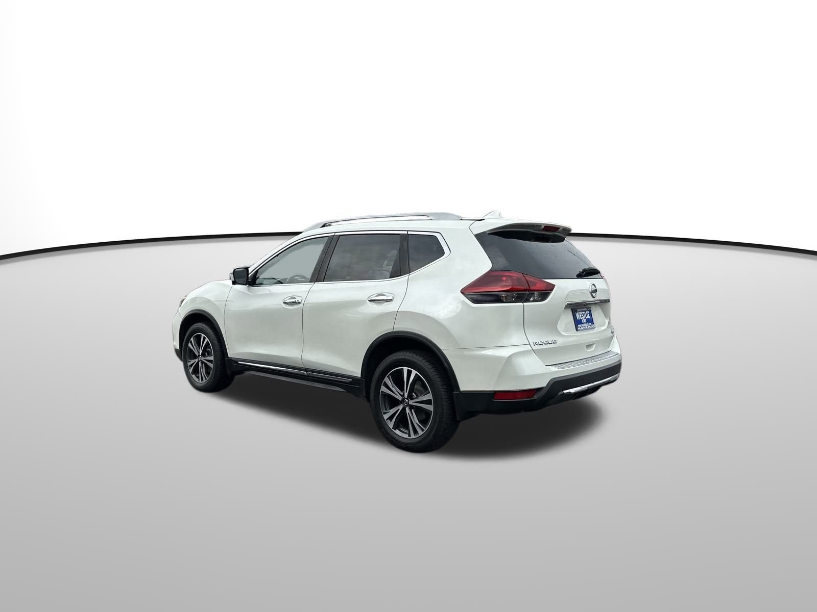 Used 2018 Nissan Rogue SL image 3