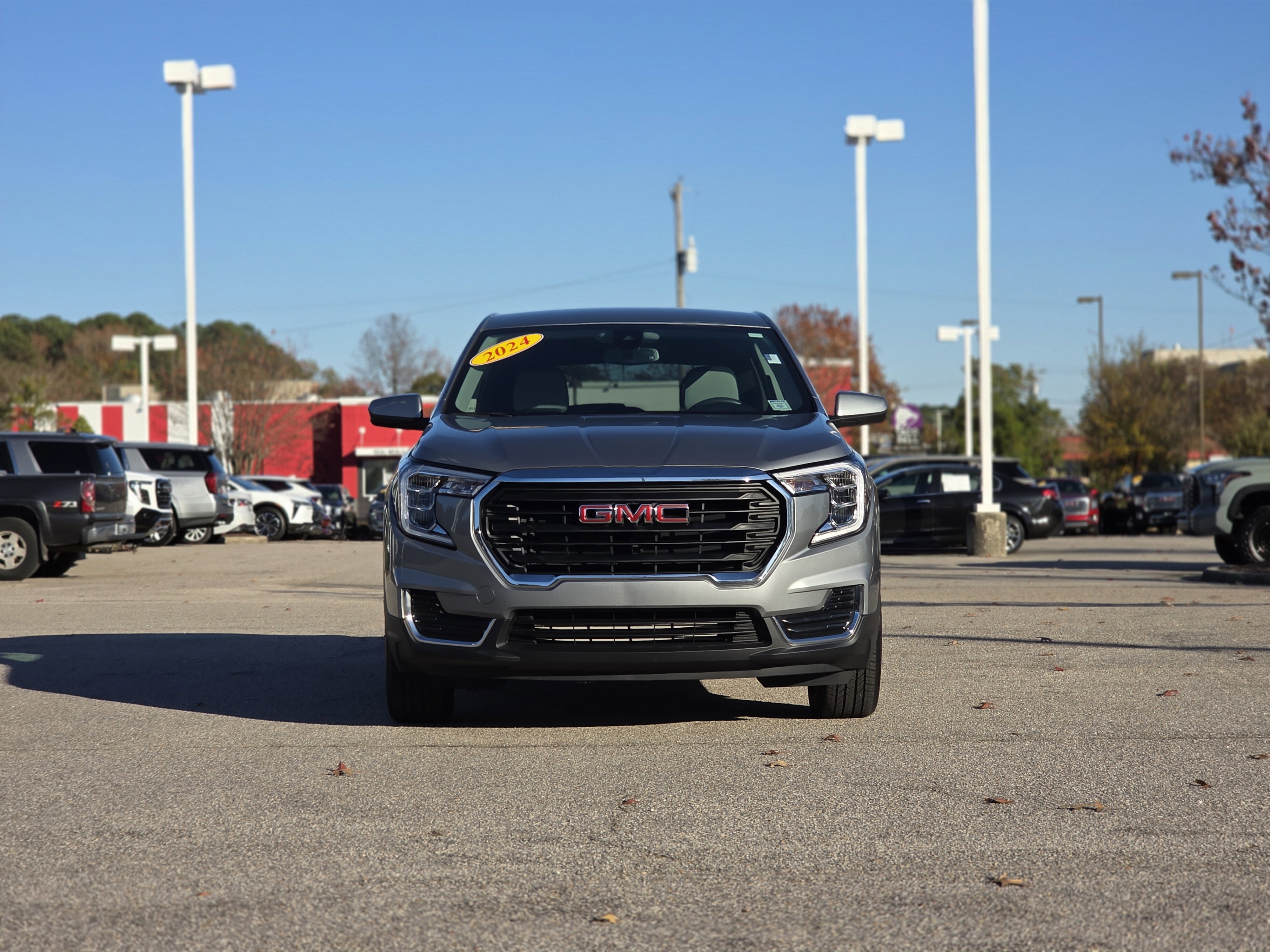 Used 2024 GMC Terrain SLE image 2