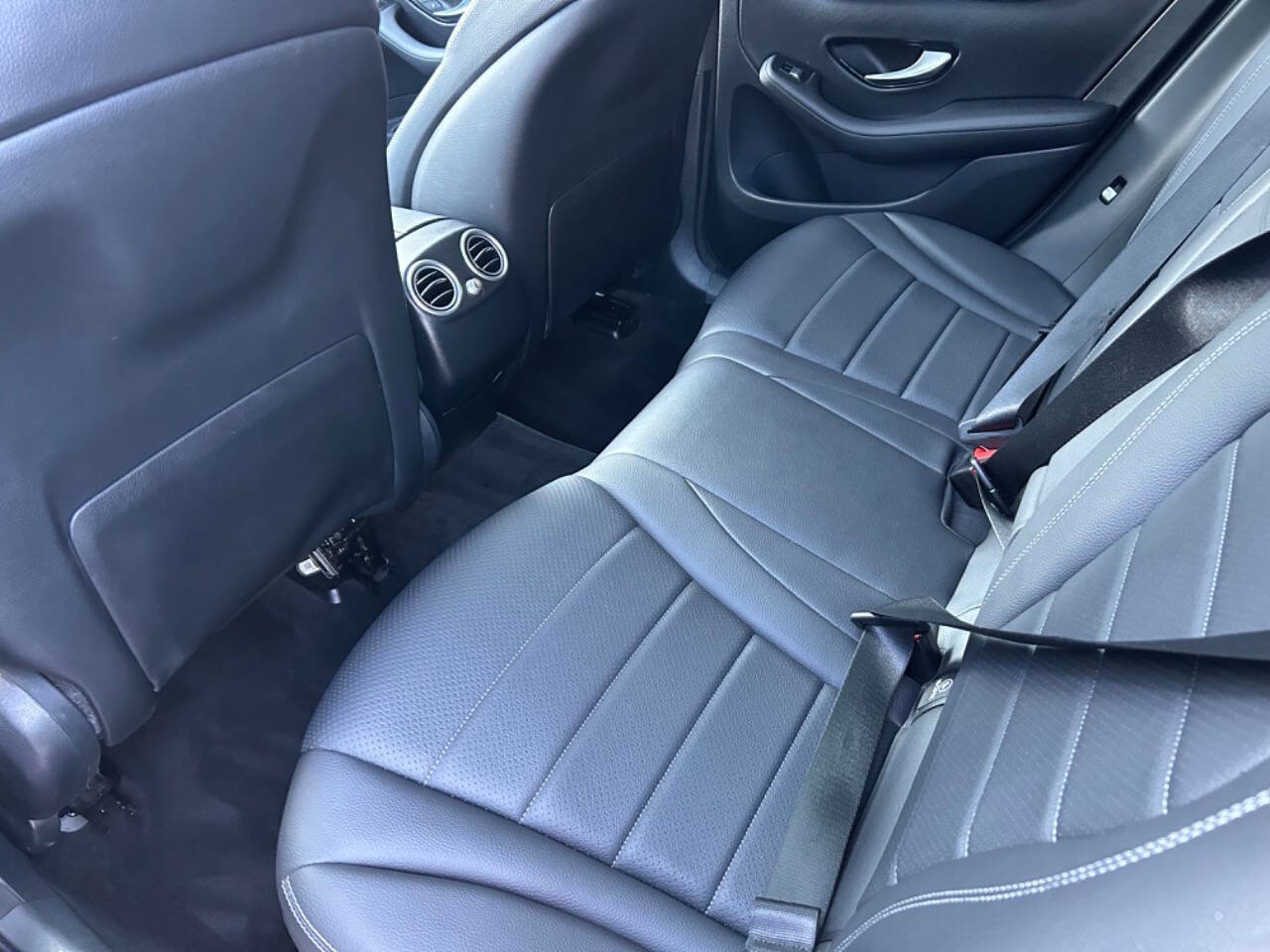 Used 2018 Mercedes-Benz GLC 300 4MATIC image 28