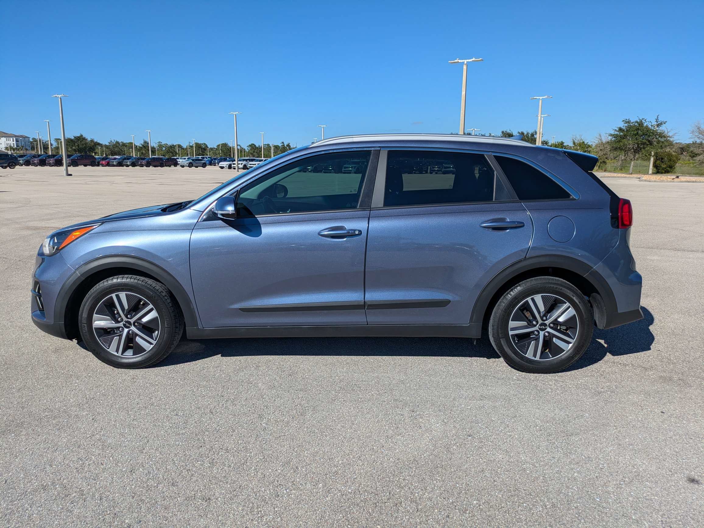 Used 2022 Kia Niro EX Premium FWD image 7