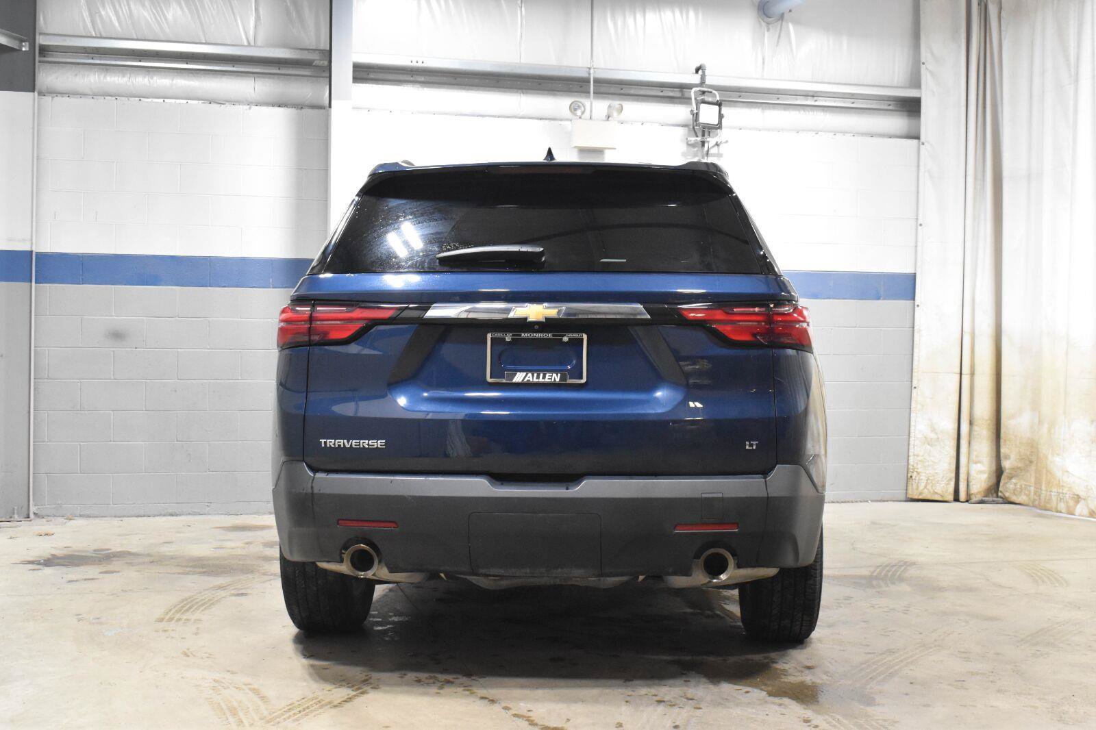 Used 2023 Chevrolet Traverse LT FWD image 26