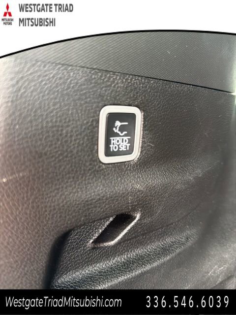 Used 2024 Jeep Wagoneer L Series II AWD/4WD image 10