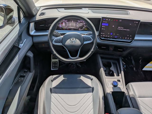New 2026 Volkswagen Tiguan SE R-Line FWD image 16