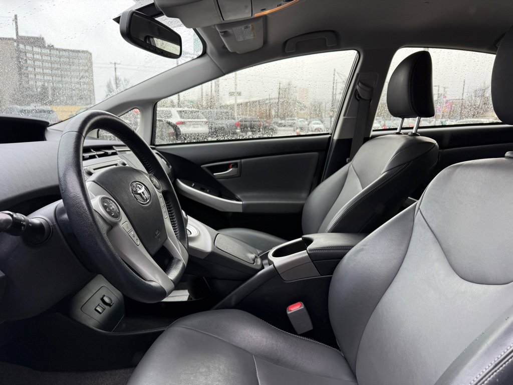 Used 2015 Toyota Prius Five w/ Advanced Technology Package image 14