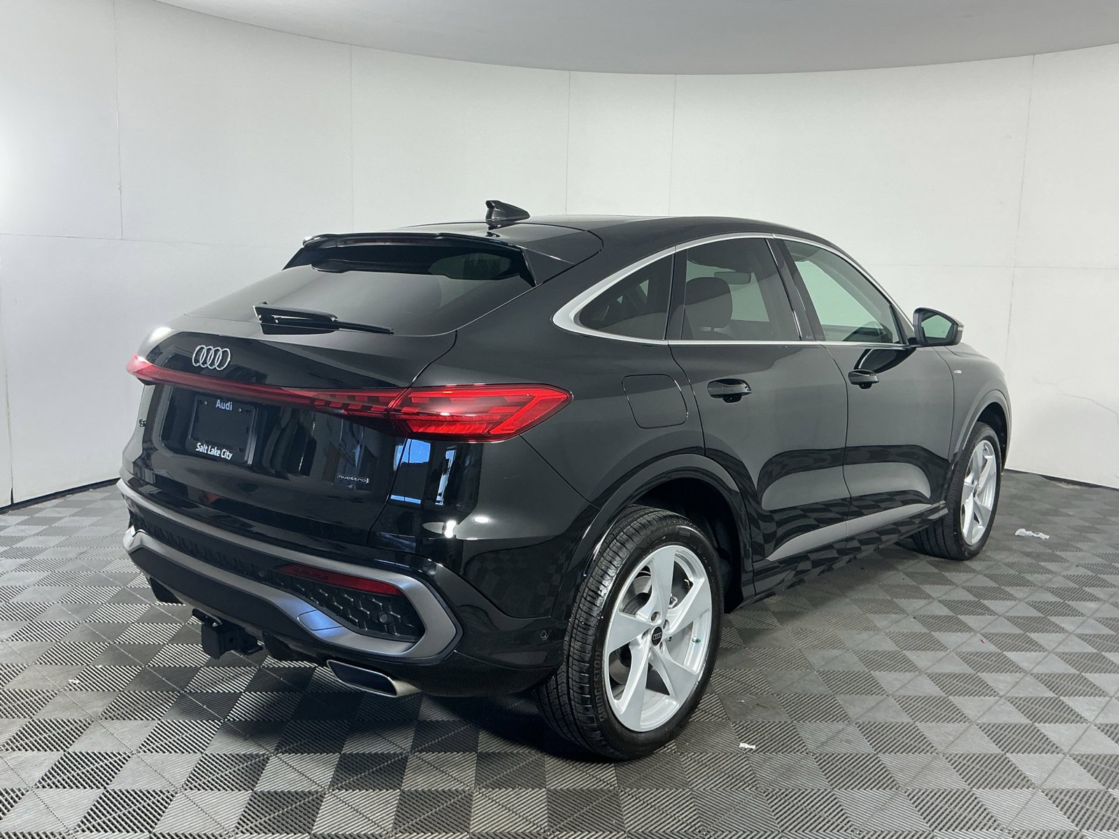Used 2025 Audi Q5 Premium Plus w/ Premium Plus AWD/4WD image 8