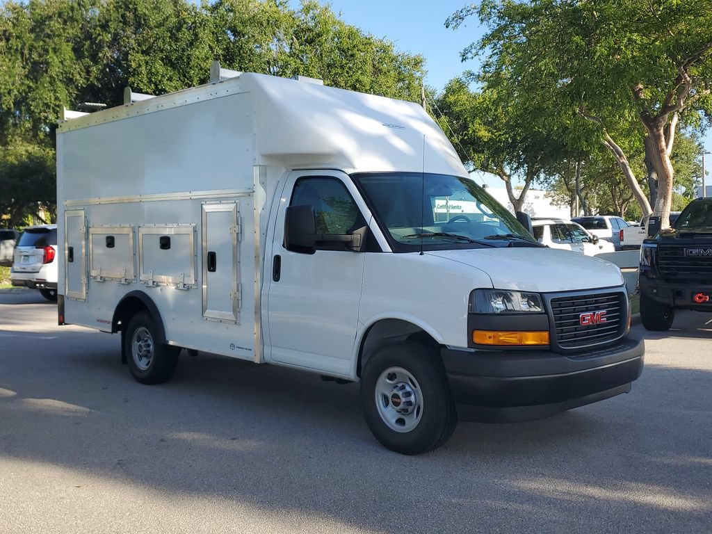 New 2026 GMC Savana 3500 w/ Power Convenience Package RWD image 7