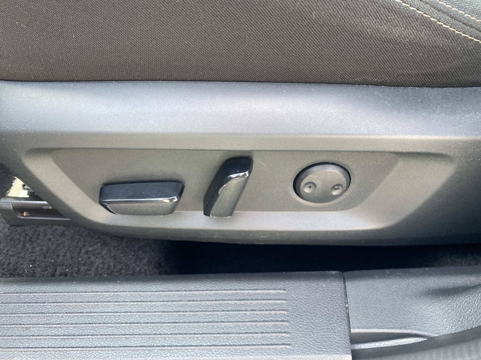 Used 2025 Nissan Rogue SV FWD image 23