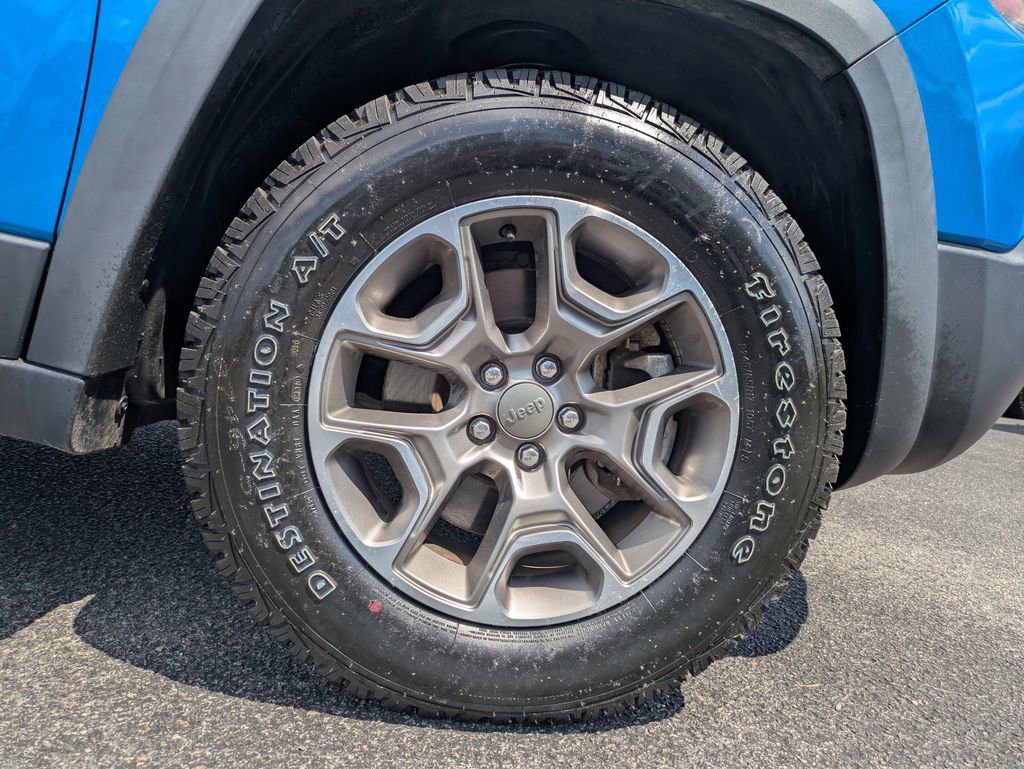 Used 2022 Jeep Cherokee Trailhawk image 13
