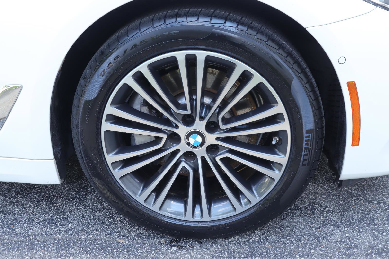 Used 2020 BMW 530i w/ Premium Package RWD image 40