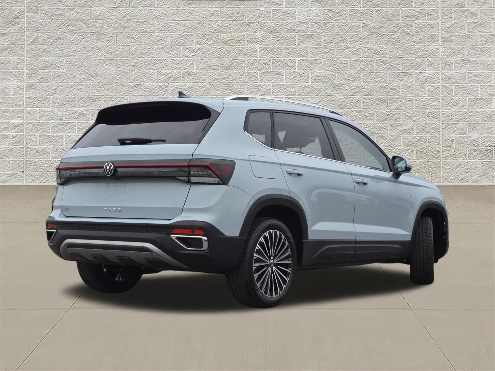 New 2027 Volkswagen Taos SE FWD image 7