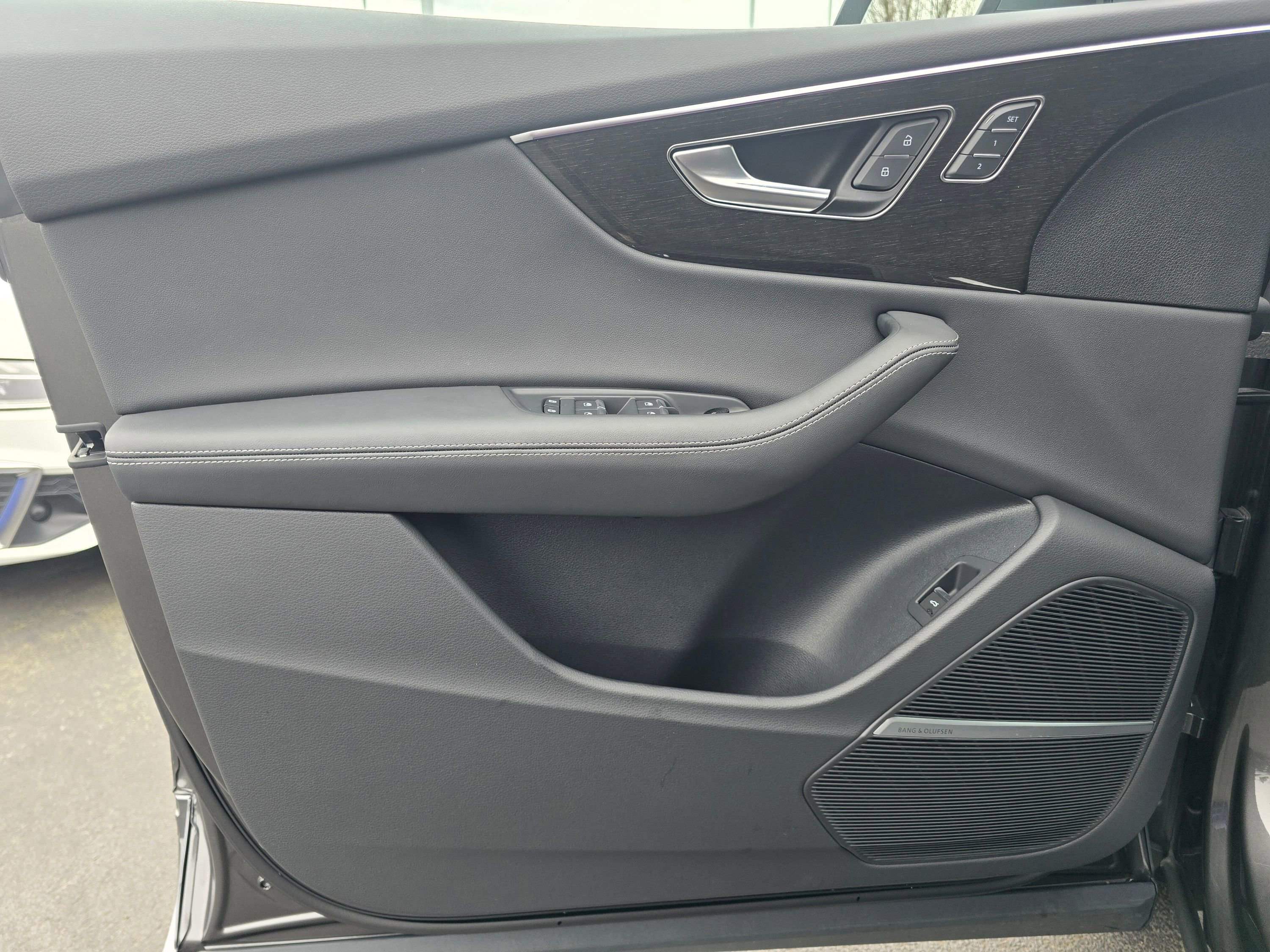 Certified 2025 Audi Q8 Premium Plus w/ Premium Plus Package image 32