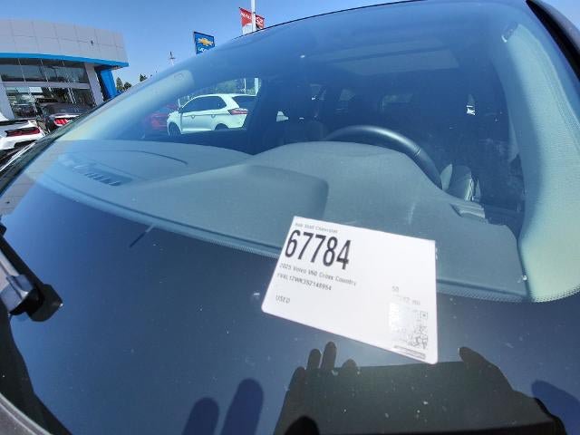 Used 2025 Volvo V60 B5 Cross Country Plus AWD/4WD image 32