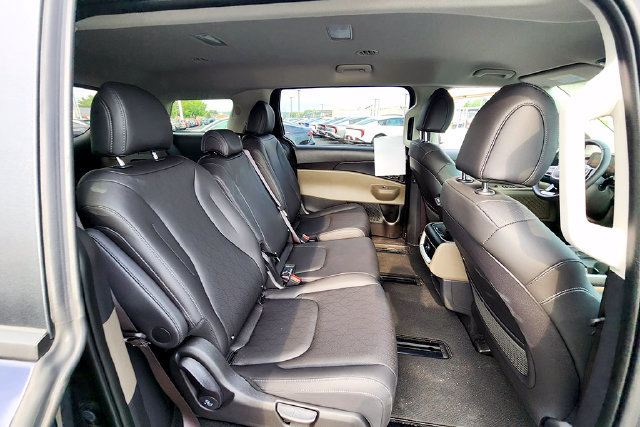 Used 2026 Kia Carnival FWD image 21