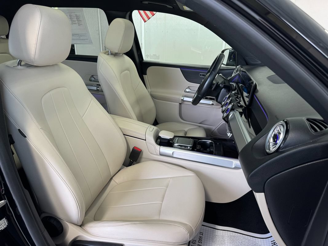 Used 2022 Mercedes-Benz GLB 250 4MATIC w/ Premium Package Lite image 31