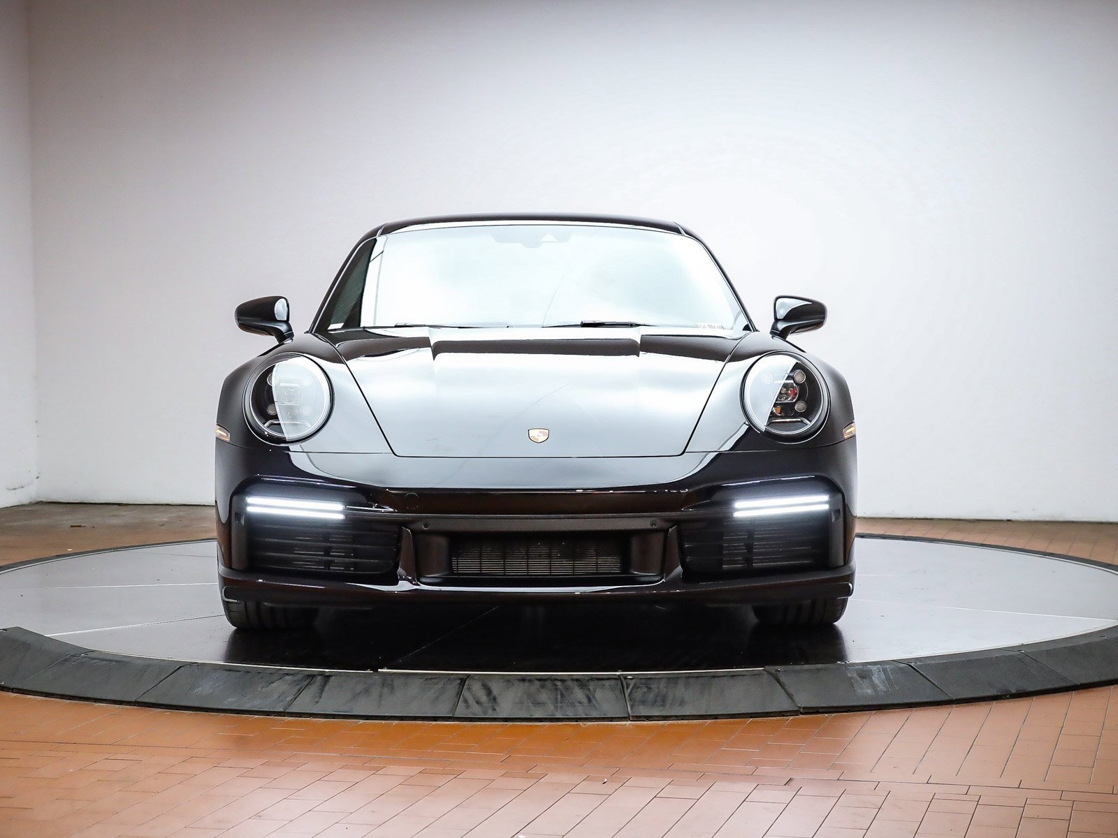 Used 2022 Porsche 911 Turbo image 9