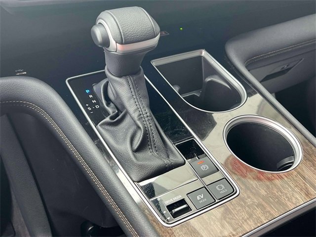 Used 2025 Toyota Sienna Platinum image 31