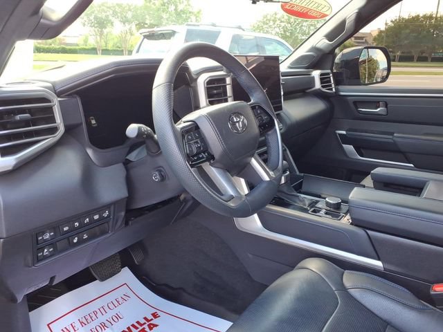 Used 2025 Toyota Sequoia Platinum AWD/4WD image 16