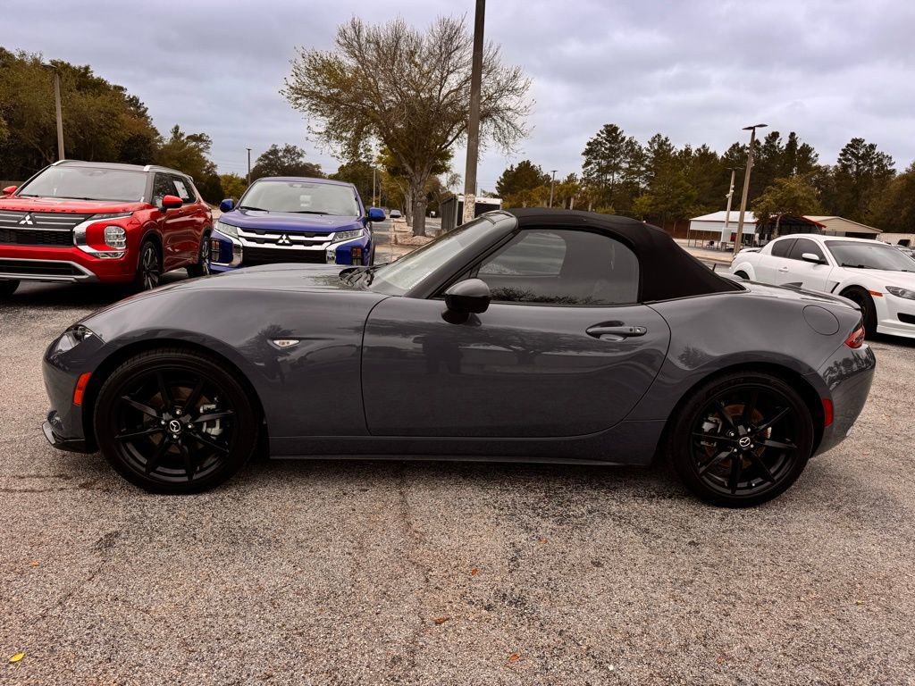 Used 2021 MAZDA MX-5 Miata Club RWD image 4