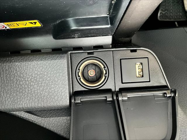 Used 2024 Toyota Camry SE w/ Audio Upgrade Package FWD image 17
