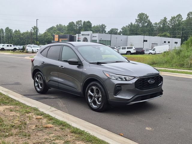Used 2025 Ford Escape ST-Line FWD image 15