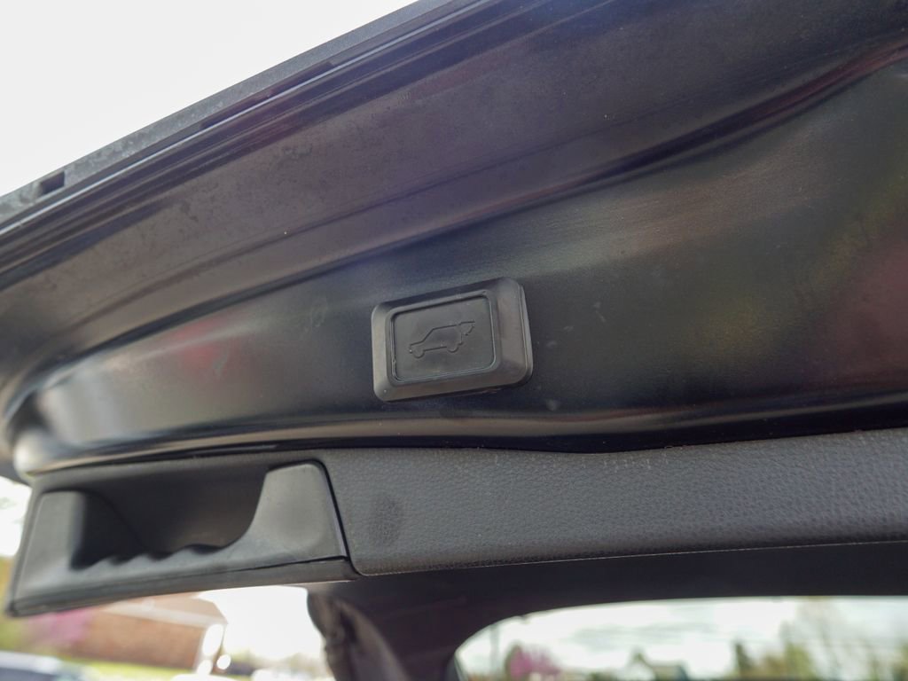 Used 2021 Toyota RAV4 XLE w/ Convenience Package image 11