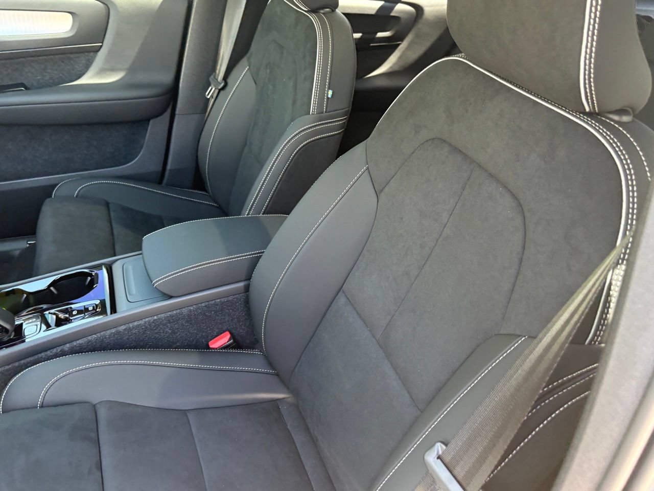 New 2026 Volvo XC40 B5 Ultra w/ Protection Package Premier AWD/4WD image 19