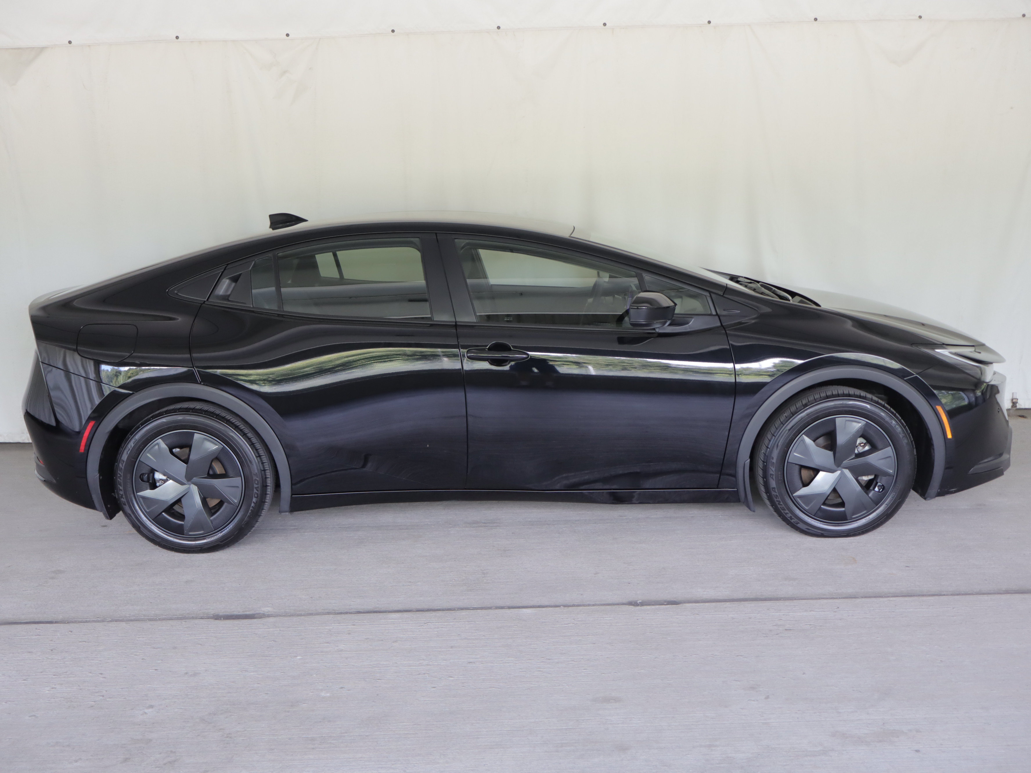 Used 2026 Toyota Prius Plug-In Hybrid FWD image 4