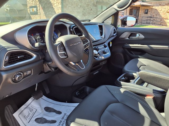 New 2027 Chrysler Pacifica Select FWD image 10