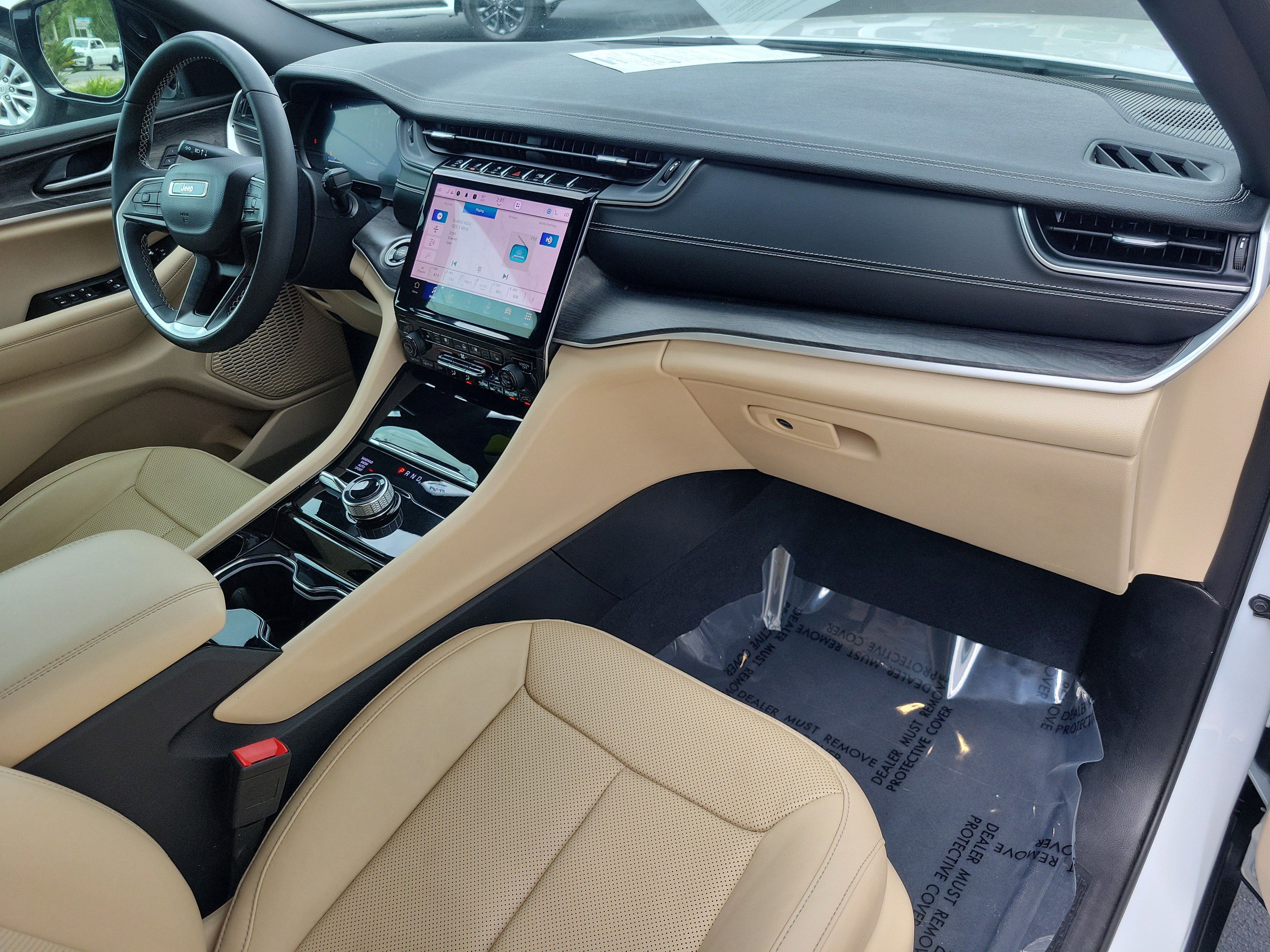 Used 2023 Jeep Grand Cherokee L Limited w/ Luxury Tech Group II AWD/4WD image 11