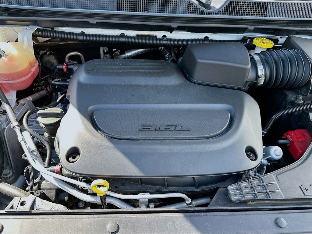 Used 2021 Chrysler Pacifica Touring-L image 31