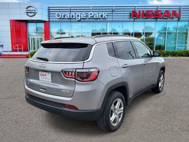Used 2024 Jeep Compass Latitude w/ Altitude Special Edition AWD/4WD image 2