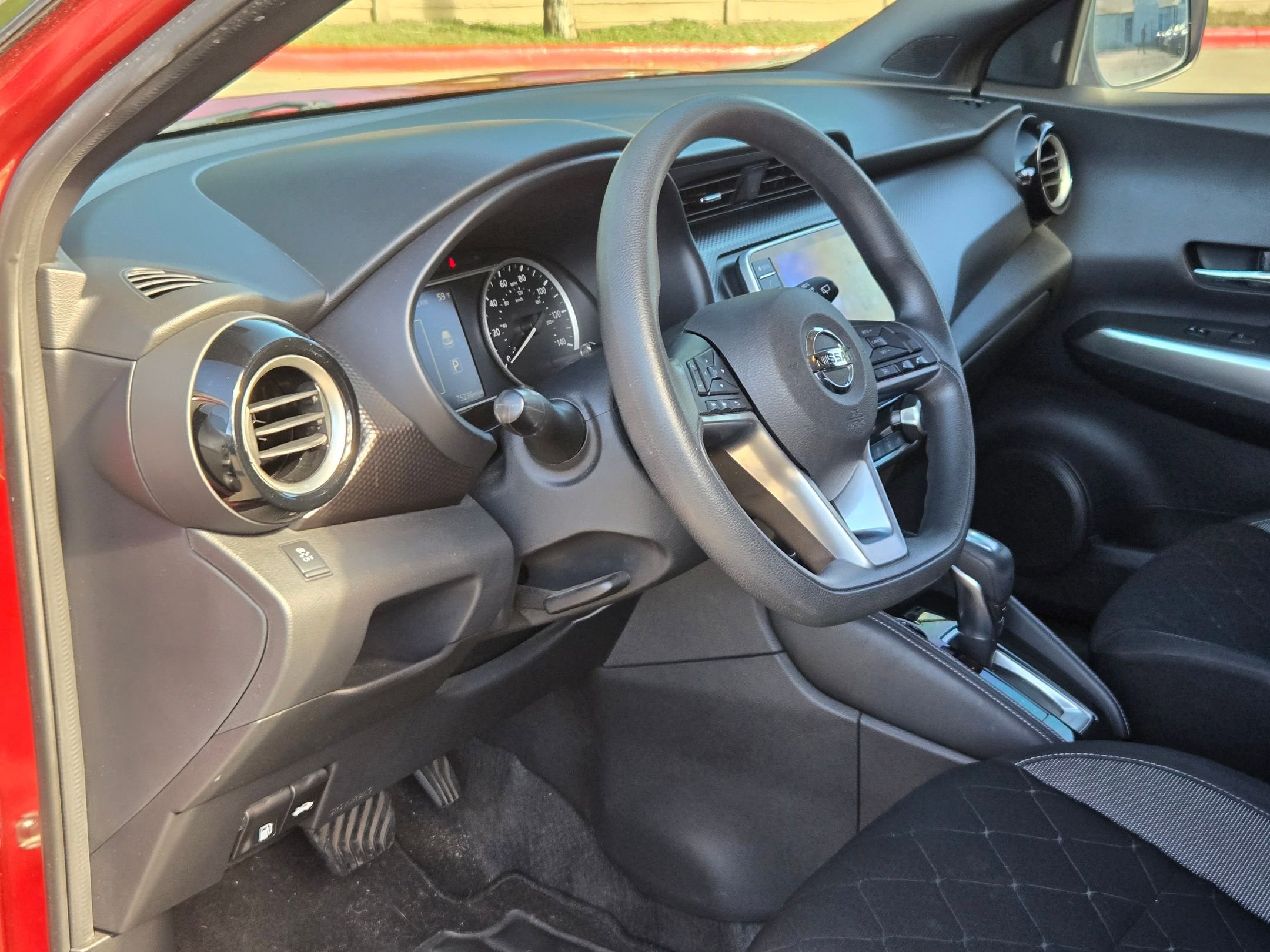 Used 2019 Nissan Kicks SV image 13