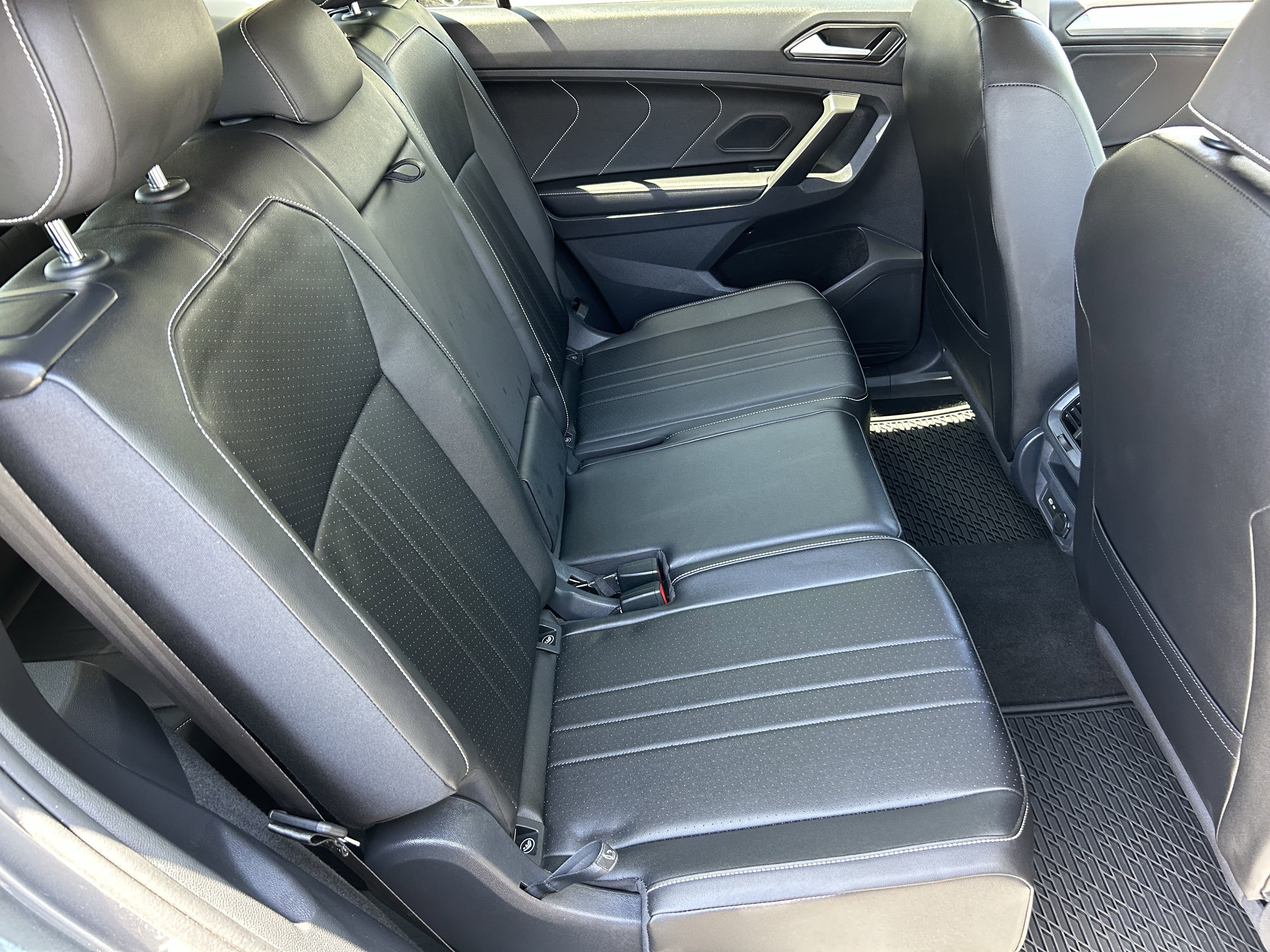 Used 2023 Volkswagen Tiguan SE FWD image 11