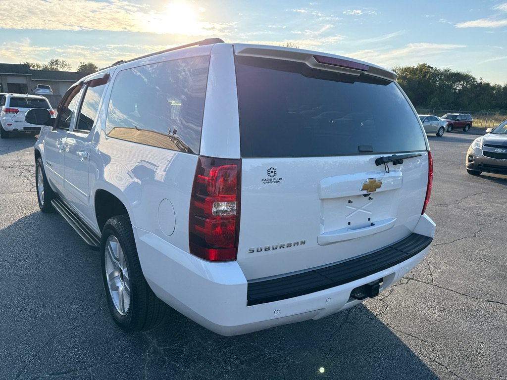 Used 2014 Chevrolet Suburban LS RWD image 8