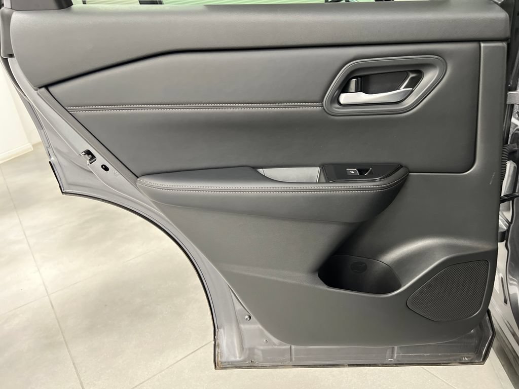 Used 2026 Nissan Rogue SL FWD image 19