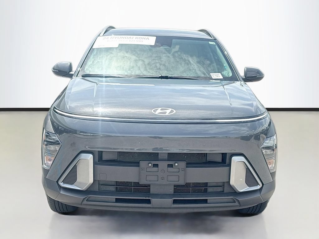 Used 2024 Hyundai Kona SEL AWD/4WD image 2