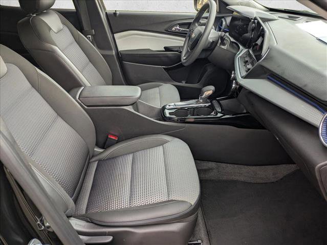Used 2025 Chevrolet Trax LT image 18