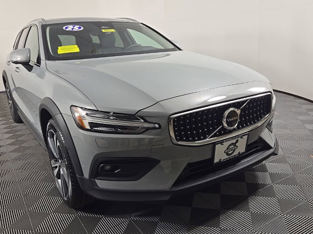 Certified 2025 Volvo V60 B5 Cross Country Plus image 2